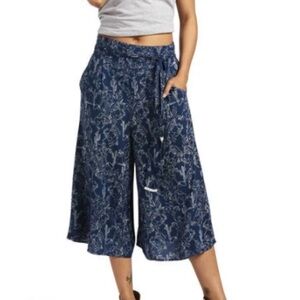 Ariat Goucho Blue Bucking Horse Print Pants Elastic high Waist wide leg L